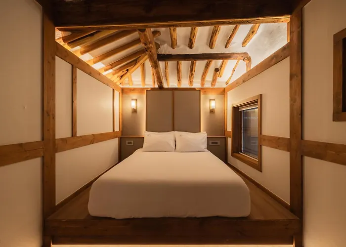 Luxury Hanok Whispering Garden Villa *