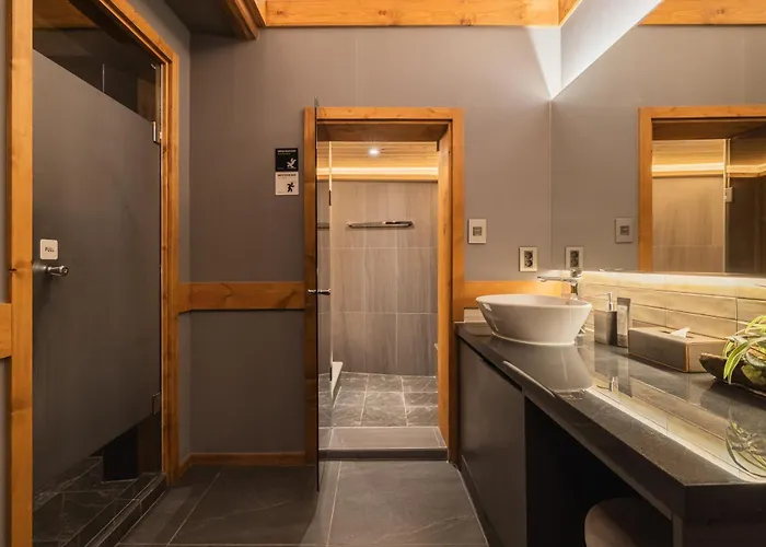 Luxury Hanok Whispering Garden