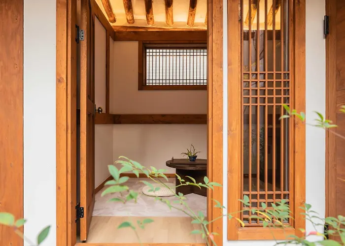 Villa Luxury Hanok Whispering Garden *
